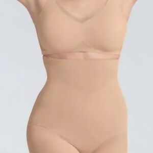 Honeylove Nude shapewear seamless shorts